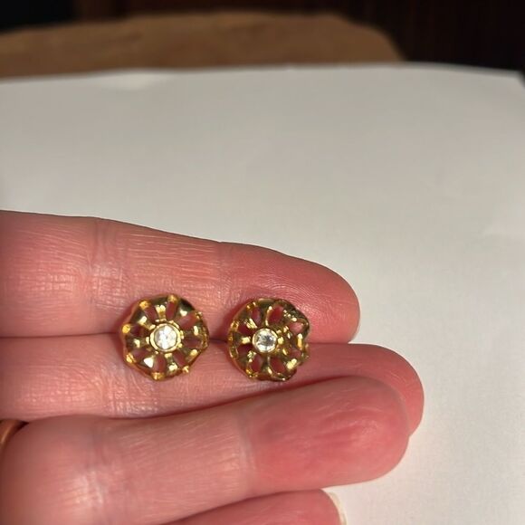 Brilliant simulated Vintage Avon April birthstone pierced earrings. - Picture 4 of 5